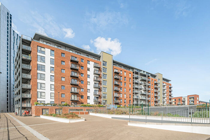 3 Bedroom Apartment To Rent In Denyer Walk, Southampton, SO19