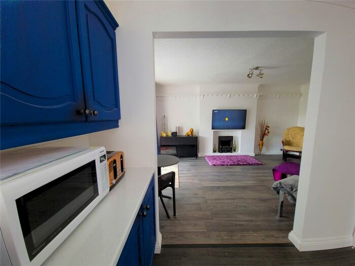 3 Bedroom Bungalow For Sale In Lon Llwyd, Glanamman, Ammanford, Carmarthenshire, SA18