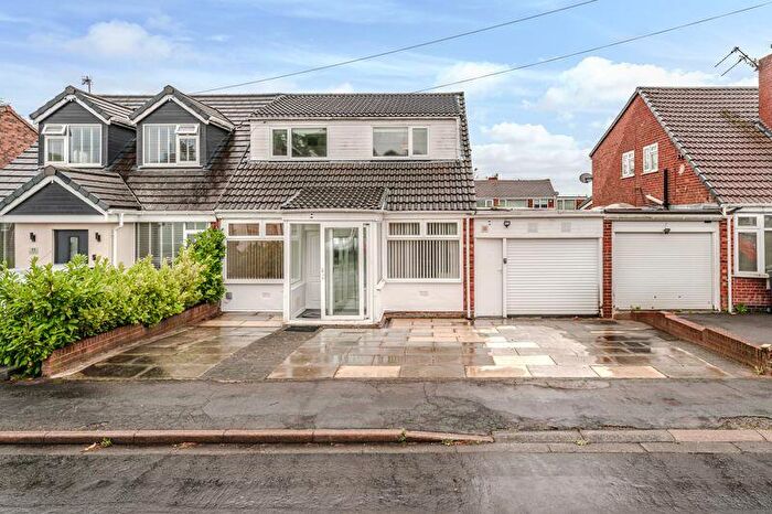 4 Bedroom Semi-Detached House To Rent In Greenwood Close, Aughton, L39