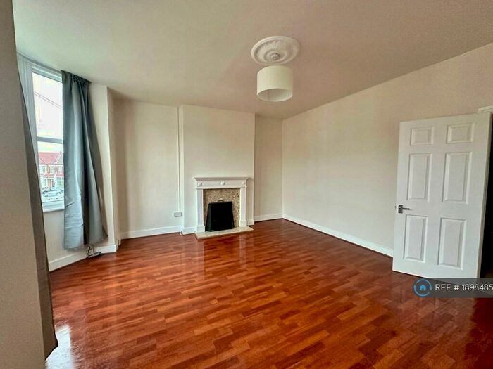 2 Bedroom Flat To Rent In Medusa Road, London, SE6
