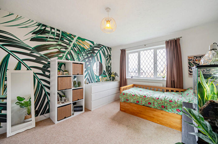 4 Bedroom Detached House For Sale In Throgmorton Road, Yateley, Hampshire, GU46