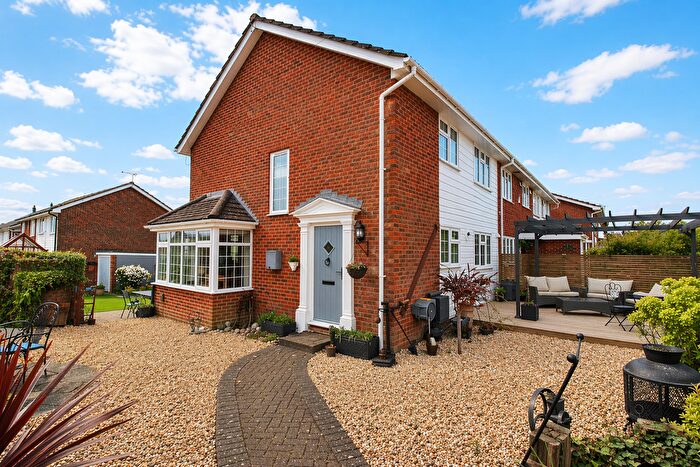 3 Bedroom Semi Detached House For Sale In Windmill Close, Clanfield, Waterlooville, PO8