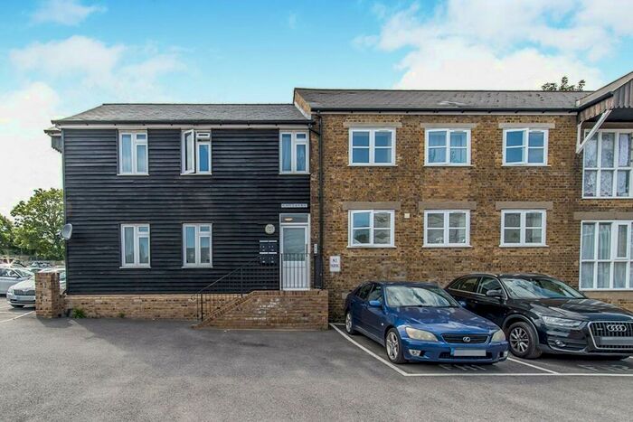 1 Bedroom Flat To Rent In High Street, Sittingbourne, Kent, ME10