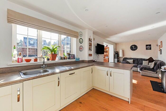 5 Bedroom Detached House For Sale In Canada Way, Liphook, Hampshire, GU30