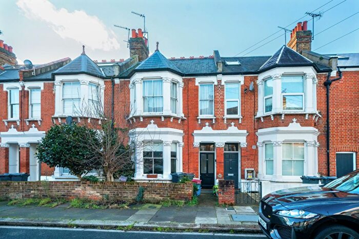 1 Bedroom Flat For Sale In A Eastbury Grove, London, W4