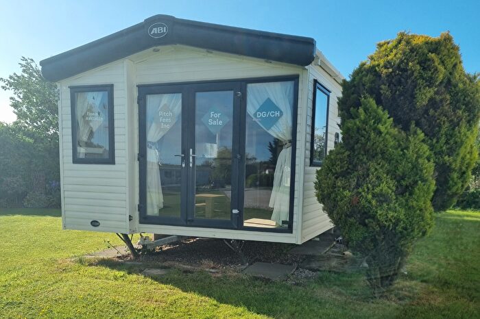 2 Bedroom Mobile/park Home For Sale In Burmarsh, Romney Marsh, TN29