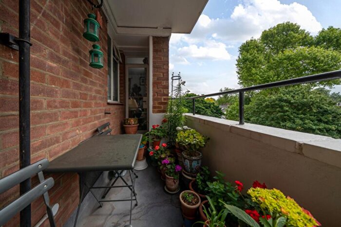 1 Bedroom Flat For Sale In Champion Hill, Camberwell, London, SE5