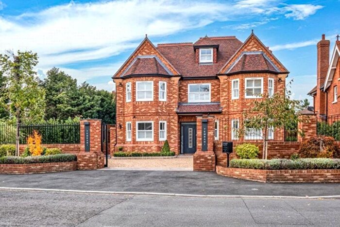 5 Bedroom Detached House To Rent In Woking, Surrey, GU22