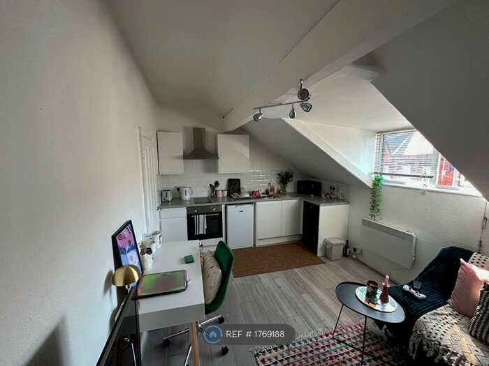 1 Bedroom Flat To Rent In Roman Place, Leeds, LS8