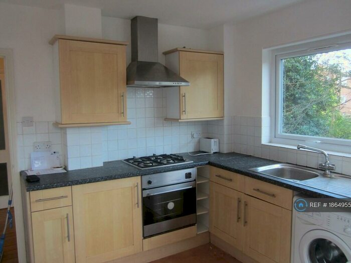 1 Bedroom Flat To Rent In Seymour Lodge, Kingston Upon Thames, KT1