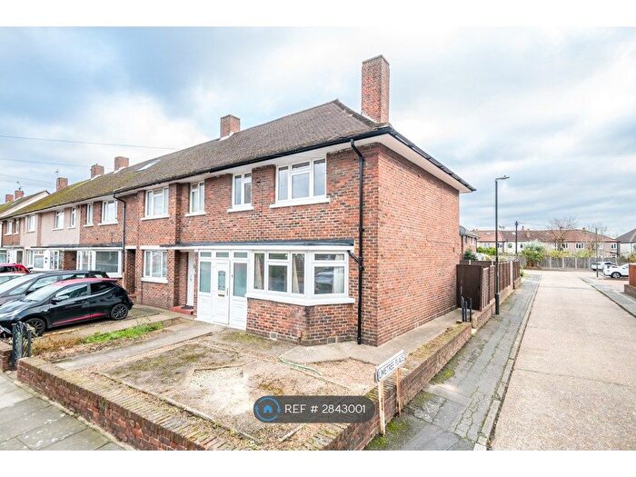 3 Bedroom End Terrace House To Rent In Oakleigh Way, Mitcham, CR4