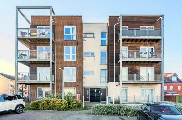 2 Bedroom Flat To Rent In Birdwood Avenue Dartford, DA1