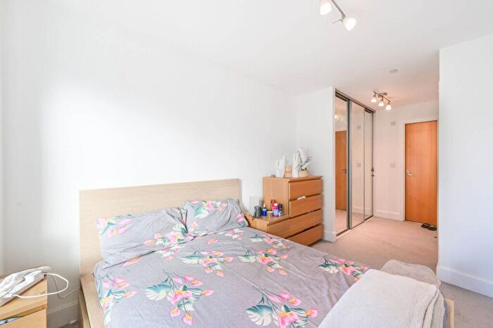 1 Bedroom Flat For Sale In Millharbour, Canary Wharf, London, E14