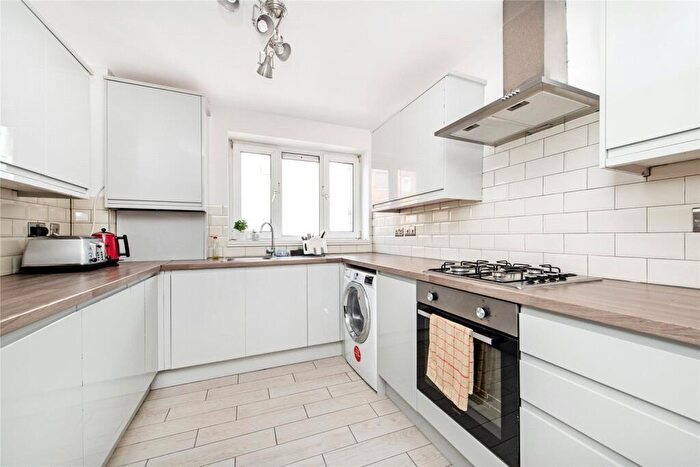 3 Bedroom Apartment To Rent In Eric Street, London, E3