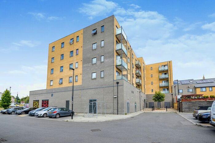 2 Bedroom Flat To Rent In Cavell Place, Southampton, Hampshire, SO19