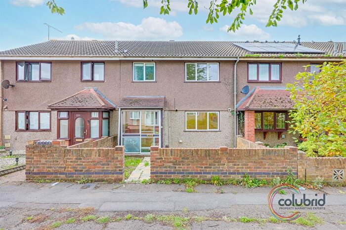 3 Bedroom Terraced House For Sale In Lyndhurst Road, Corringham, SS17