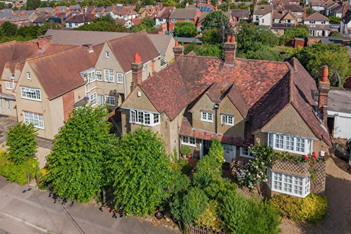 4 Bedroom Semi-Detached House For Sale In Reservoir Road, Kettering, NN16