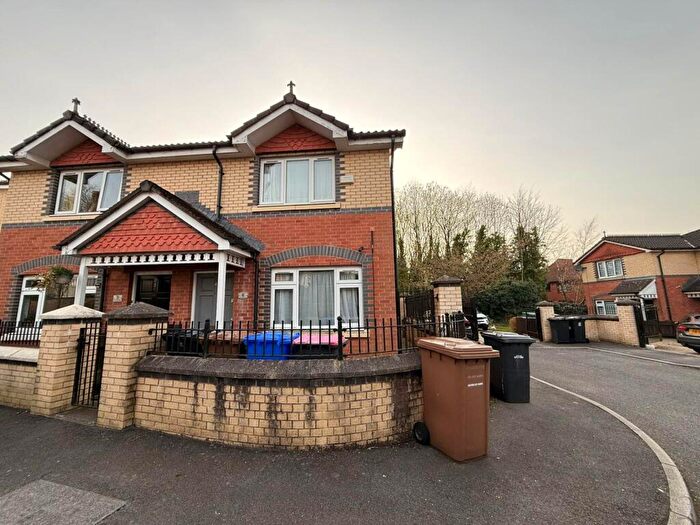 2 Bedroom Semi Detached House To Rent In Jacobite Close, Salford, M7