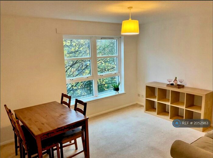 2 Bedroom Flat To Rent In Rodney Place, Edinburgh, EH7