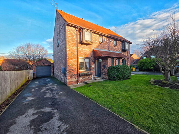 3 Bedroom Semi Detached House For Sale In Bowden Grove, Dodworth, Barnsley, S75