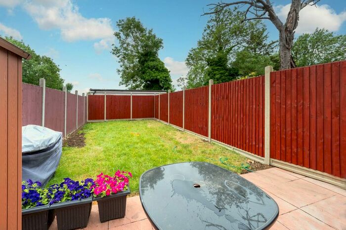 5 Bedroom Semi-Detached House To Rent In Uneeda Drive, Greenford, UB6