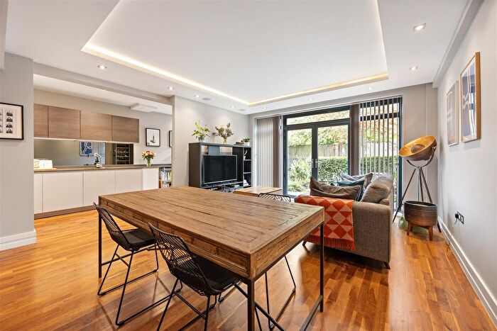 2 Bedroom Flat To Rent In Madoc Close, London, NW2