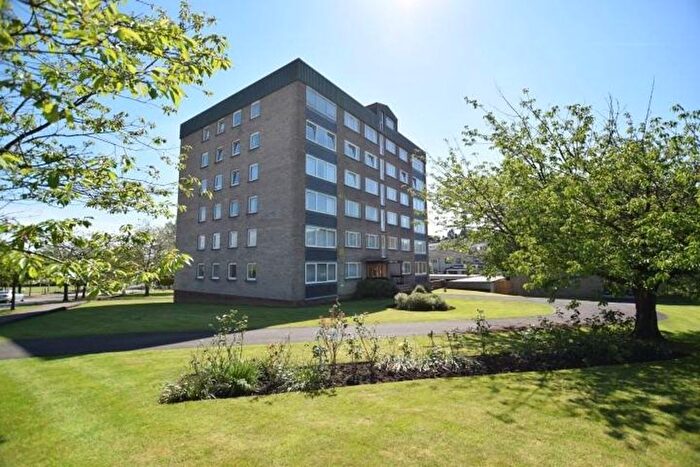 2 Bedroom Flat To Rent In Spacious Bed Flat, E Lennox Court, G61
