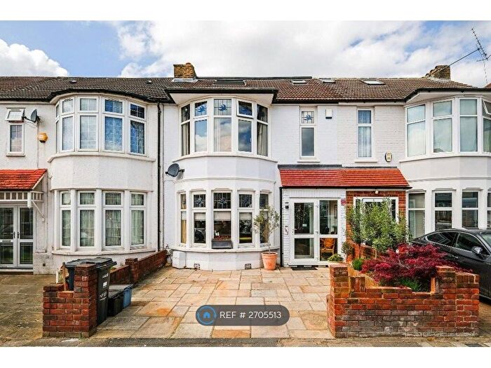 4 Bedroom Terraced House To Rent In Cambridge Road, Ilford, IG3