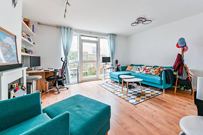 3 Bedroom Flat To Rent In Pratt Street, Camden Town, London, NW1
