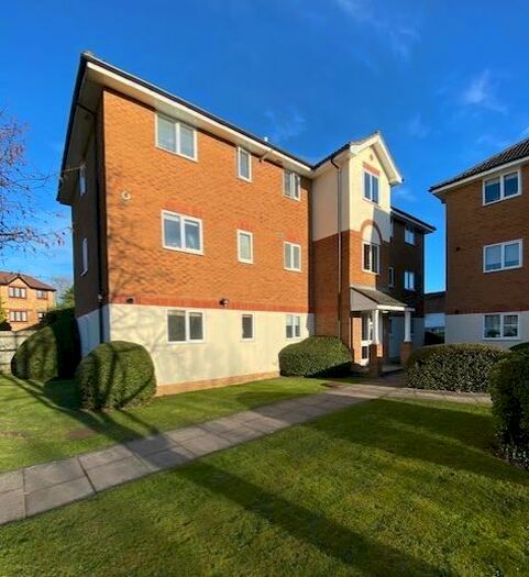 2 Bedroom Flat To Rent In Courtlands Close, Watford WD24