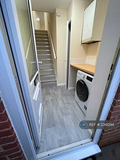 1 Bedroom Flat To Rent In Worplesdon Road, Guildford, GU2