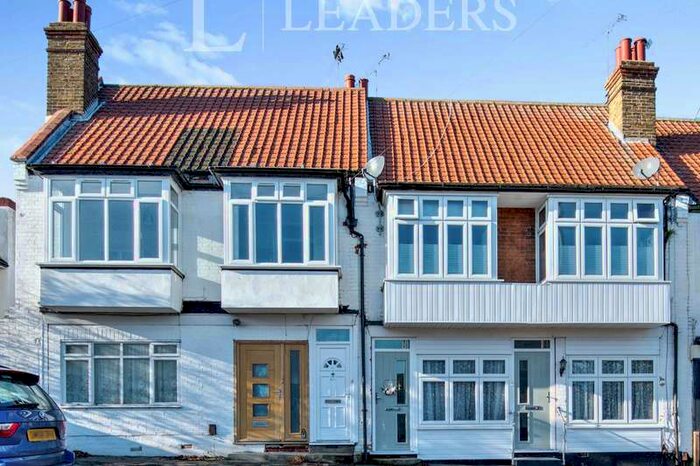 2 Bedroom Maisonette Flat To Rent In Commercial Road, Westcliff-on-sea, SS0