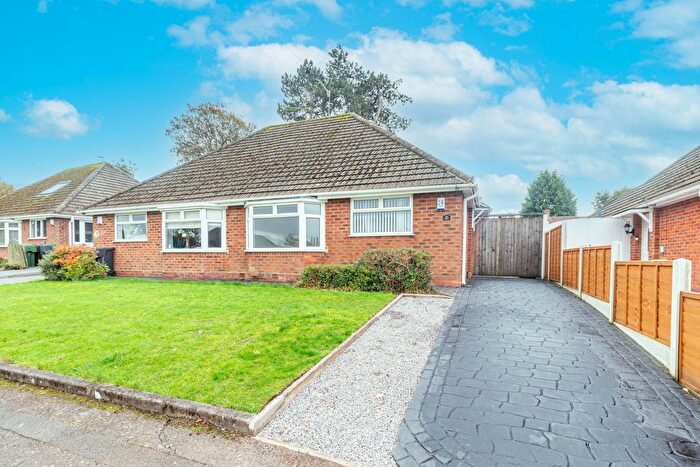 3 Bedroom Semi-detached Bungalow For Sale In Hampton Avenue, Bromsgrove, B60