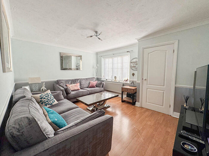 3 Bedroom Detached House For Sale In Falcon Close, Rayleigh, SS6