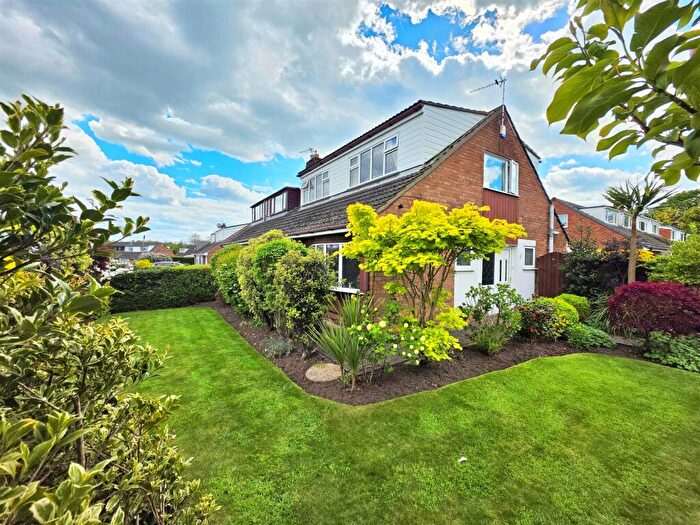 4 Bedroom Semi-Detached Bungalow For Sale In Lansdown Hill, Fulwood, Preston, PR2