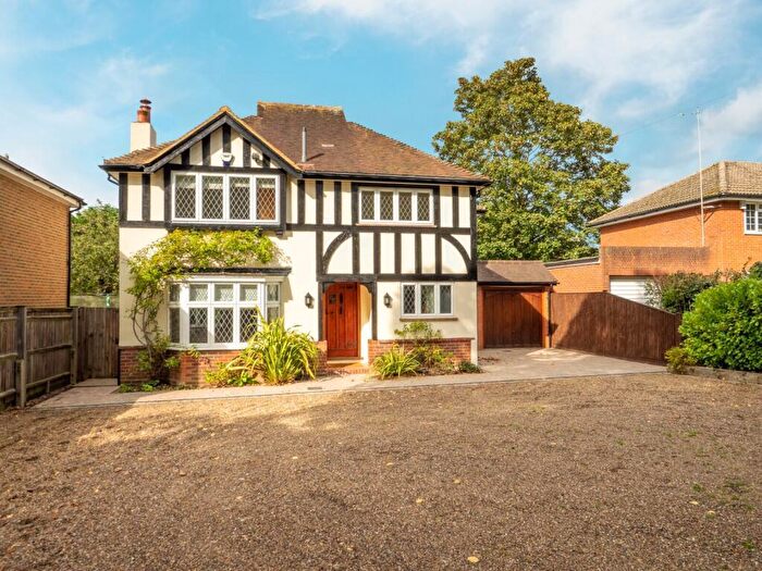 5 Bedroom Detached House For Sale In Longdown Lane North, Epsom, KT17