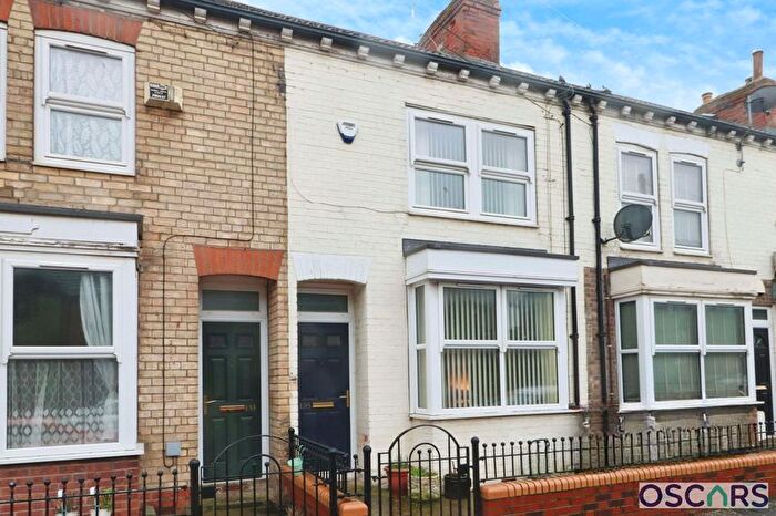 3 Bedroom Terraced House For Sale In Hawthorn Avenue, Hull, HU3