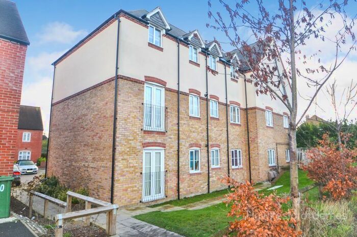 2 Bedroom Flat To Rent In East Hall Walk, Sittingbourne, ME10