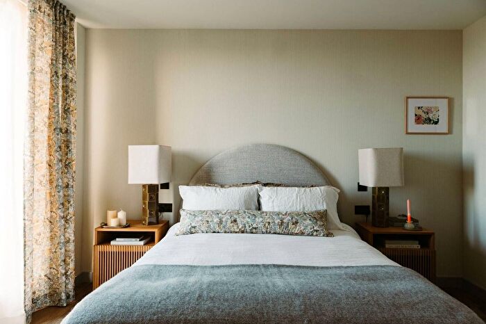 3 Bedroom Flat To Rent In The Draper, Colindale, London, NW9