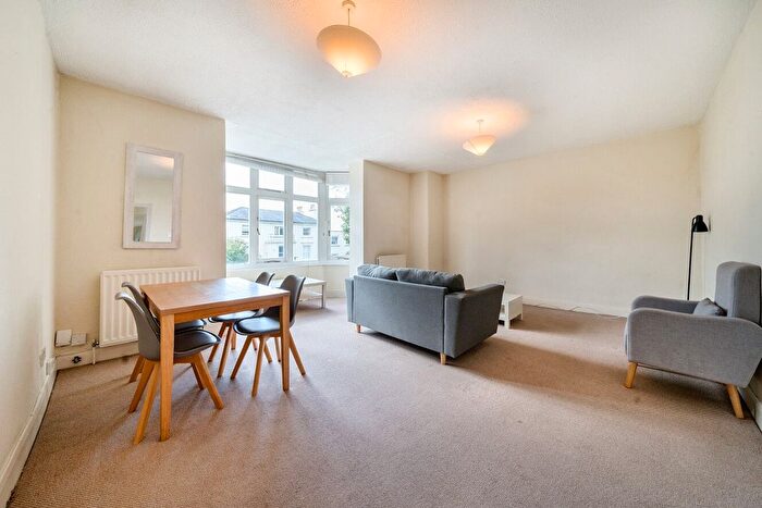 2 Bedroom Flat For Sale In Park Hill, London, SW4