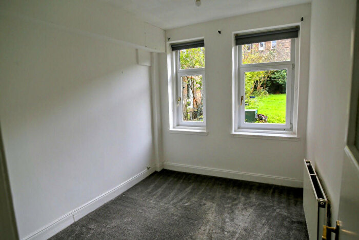2 Bedroom Flat To Rent In Dixon Avenue, Govanhill, G42