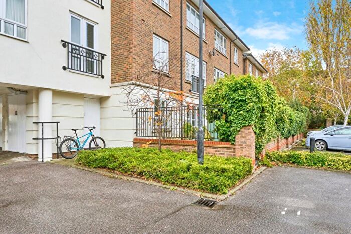 1 Bedroom Flat For Sale In Samuel Gray Gardens, Kingston Upon Thames, KT2