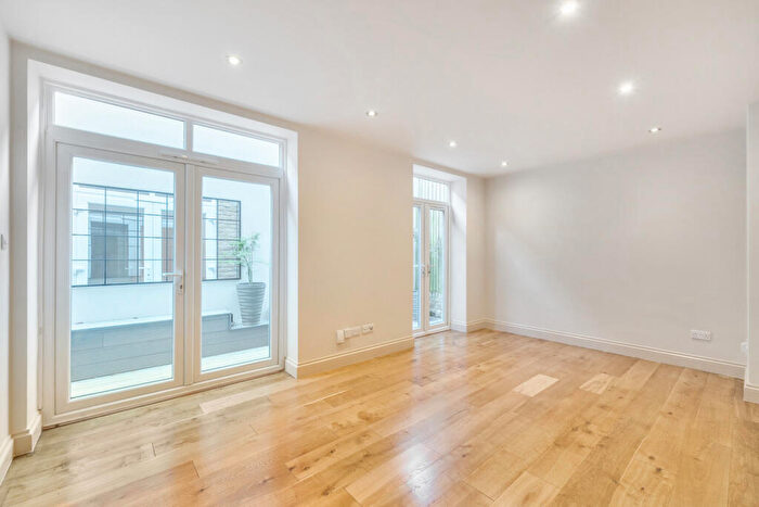 2 Bedroom Apartment For Sale In Whateley Road, London, SE22