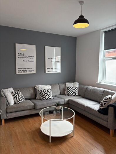 4 Bedroom House To Rent In Lancing Road, Sheffield, S2