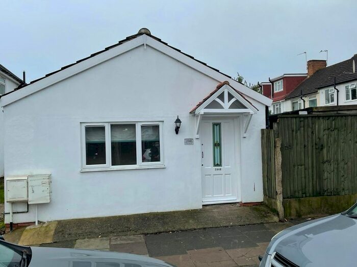 3 Bedroom Bungalow To Rent In Firs Lane, London N13