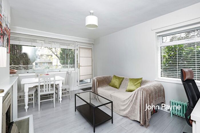 2 Bedroom Flat To Rent In Pagoda Gardens, London, SE3