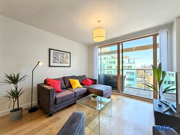 2 Bedroom Flat For Sale In Crampton Street, London, SE17