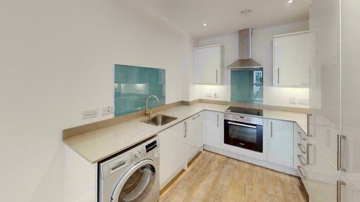 1 Bedroom Apartment To Rent In Queensway, Southampton, Hampshire, SO14