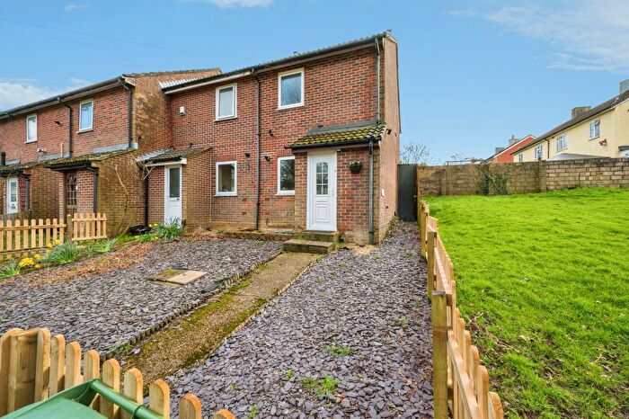 2 Bedroom End Terrace House For Sale In Bentley Green, Southampton, SO18