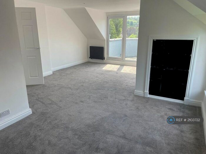 1 Bedroom Penthouse To Rent In Rosemary Drive, Hyde, SK14